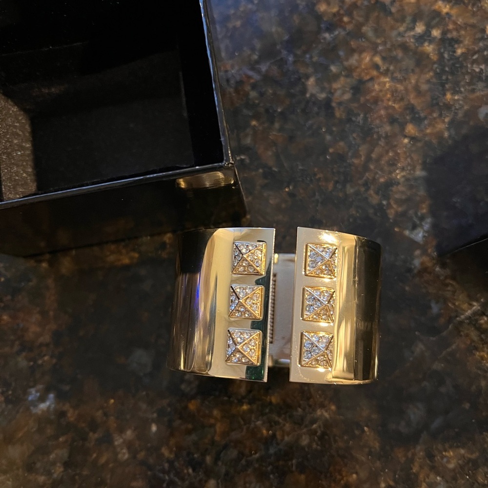 Victoria’s Secret Gold Crystal Studded Cuff NIB Gift Box Statement Bracelet​ - Picture 11 of 14